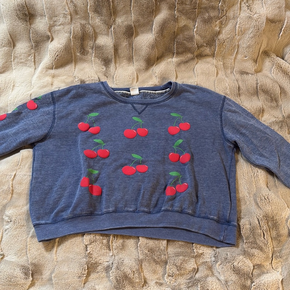 Cute and comfy cherrie sweatshirt.